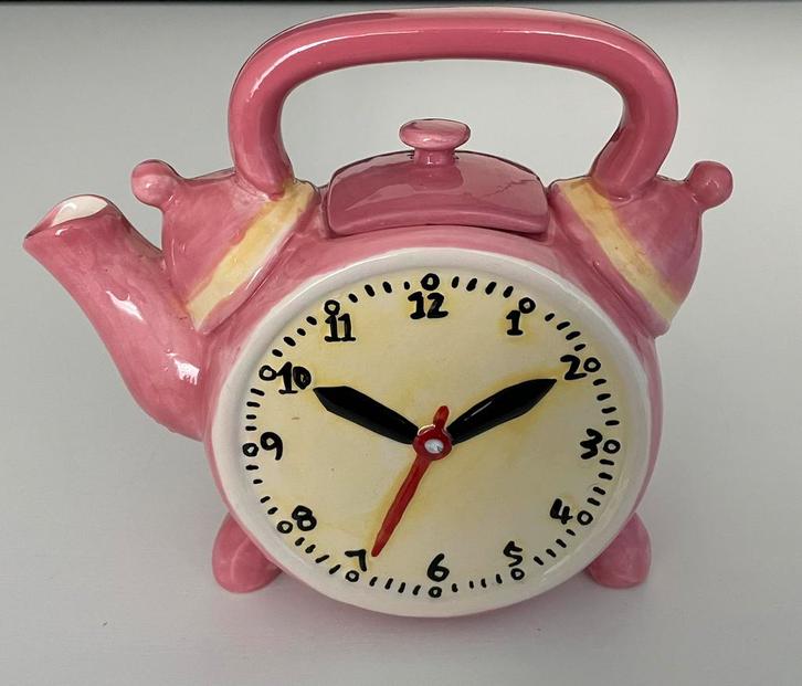 Theepot klok high tea handgeschilderd geglazuurd 18 cm groot, Huis en Inrichting, Woonaccessoires | Overige, Zo goed als nieuw