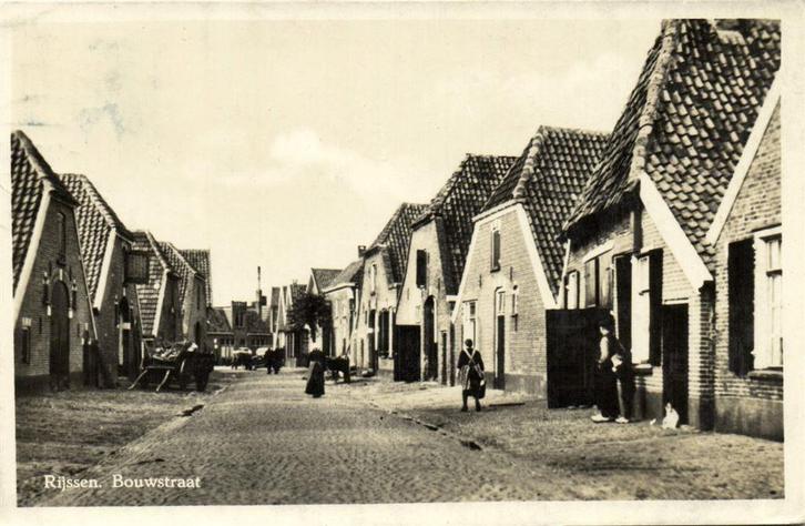 Rijssen. Bouwstraat - 1950 gelopen, Verzamelen, Ansichtkaarten | Nederland, Gelopen, Noord-Brabant, Voor 1920, Ophalen of Verzenden