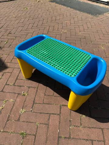 Plastic DUPLOtafel beschikbaar voor biedingen