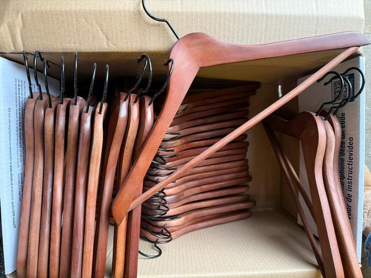80 stuks stevige houten kledinghangers, Kleding | Dames, Kledinghangers, Nieuw, Hout, Ophalen of Verzenden