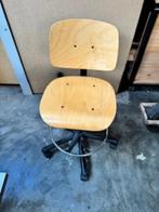Stoel in hoogte verstelbaar met houten zitting en rug., Huis en Inrichting, Stoelen, Ophalen, Gebruikt, Overige kleuren, Hout