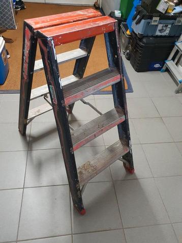 altrex 4 trede huishoud trap beschikbaar voor biedingen