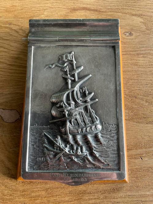 Memohouder | verzilverd met reliëf | 1950-1999, Antiek en Kunst, Antiek | Kantoor en Zakelijk, Ophalen of Verzenden