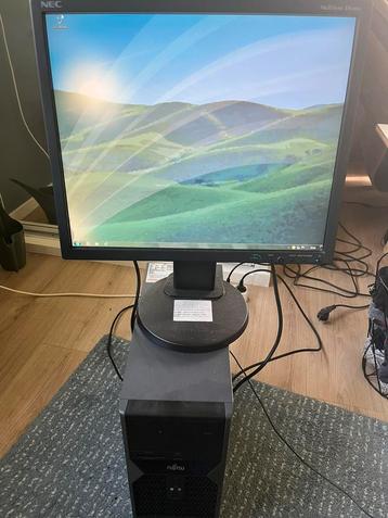 Fujitsu pc met NEC beeldscherm