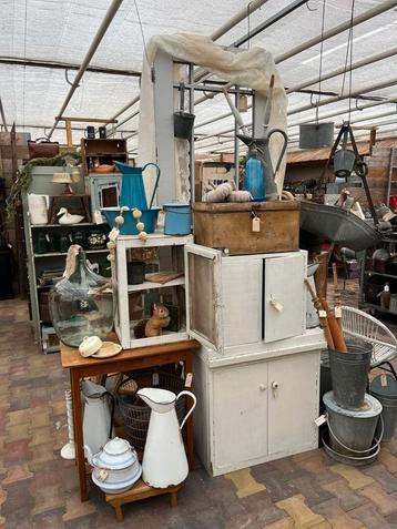 Houten tafeltje,bijzettafel vintage,brocant  beschikbaar voor biedingen