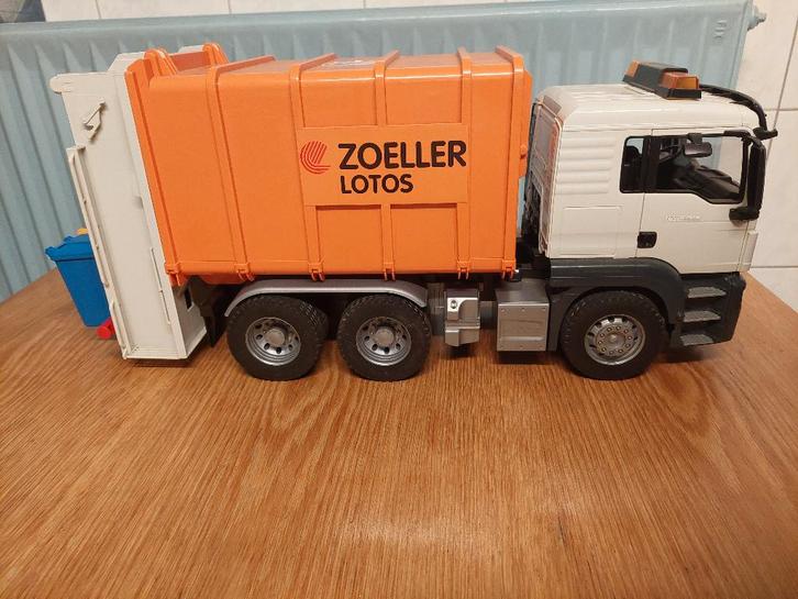 Bruder vuilniswagen met 3 containers, Kinderen en Baby's, Speelgoed | Speelgoedvoertuigen, Gebruikt, Ophalen of Verzenden