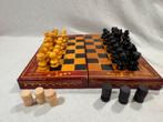 Hout gesneden schaakspel en backgammon spel, Een of twee spelers, Ophalen of Verzenden, Gebruikt