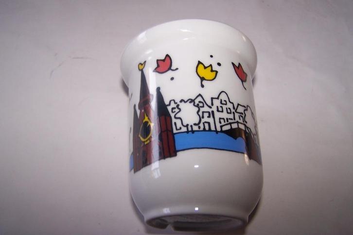 Delft beker/Schuine bak. Hoogte 9 cm - diameter 7,5, Huis en Inrichting, Keuken | Servies, Zo goed als nieuw, Kop(pen) en/of Schotel(s)