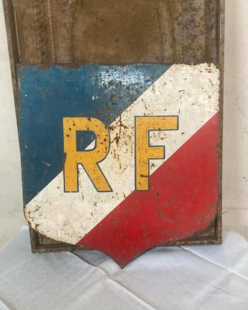 Oud ijzeren vlaggen bord “Republique France” beschikbaar voor biedingen