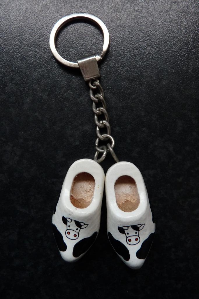 Nieuw Nijntje sleutelhanger 2 houten klompen koe, Verzamelen, Sleutelhangers, Nieuw, Ophalen of Verzenden