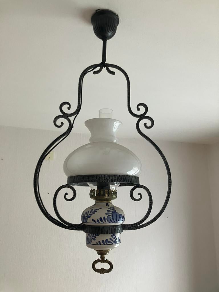 Vintage hanglamp met Delfts blauw, Huis en Inrichting, Lampen | Hanglampen, Ophalen of Verzenden, Gebruikt, Glas, 75 cm of meer