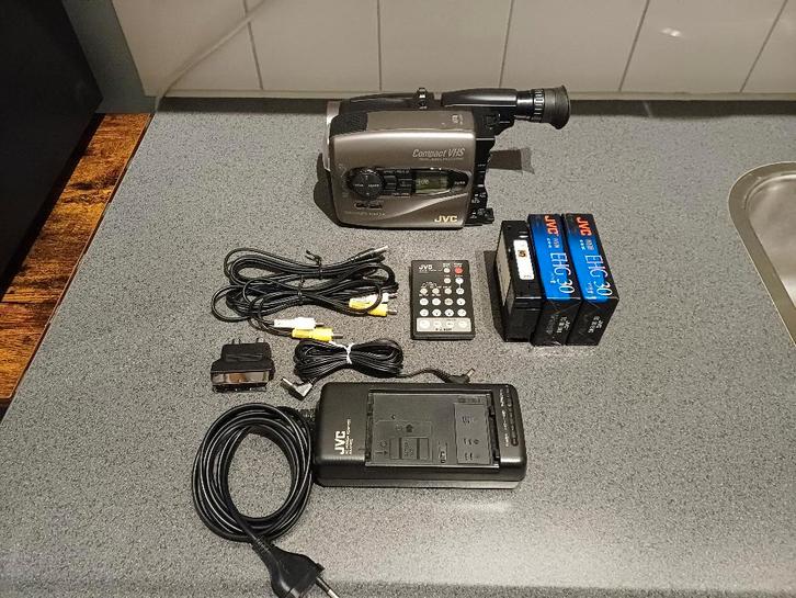 JVC GR-AX860 VHS-C Compact VHS Camcorder, Audio, Tv en Foto, Videocamera's Analoog, Camera, VHS-C of SVHS-C, Ophalen