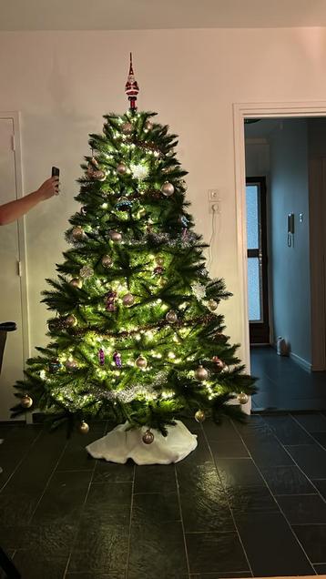 Kunst kerstboom beschikbaar voor biedingen