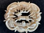 Tiroler vintage gekerfde broche van been, Overige materialen, Wit, Minder dan 4 cm, Ophalen of Verzenden