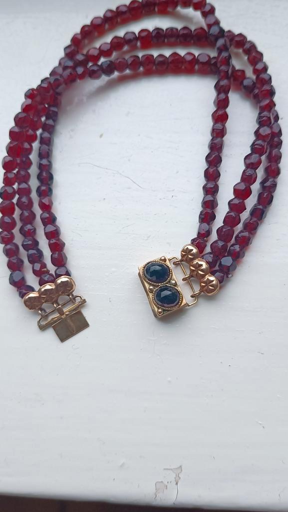 Oude drierijgs armband Granaat met Gouden Slot, 14 krt, Sieraden, Tassen en Uiterlijk, Antieke sieraden, Armband, Goud, Met edelsteen