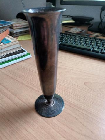Vintage Keltum Verzilverd Vaasje met Kroontje beschikbaar voor biedingen