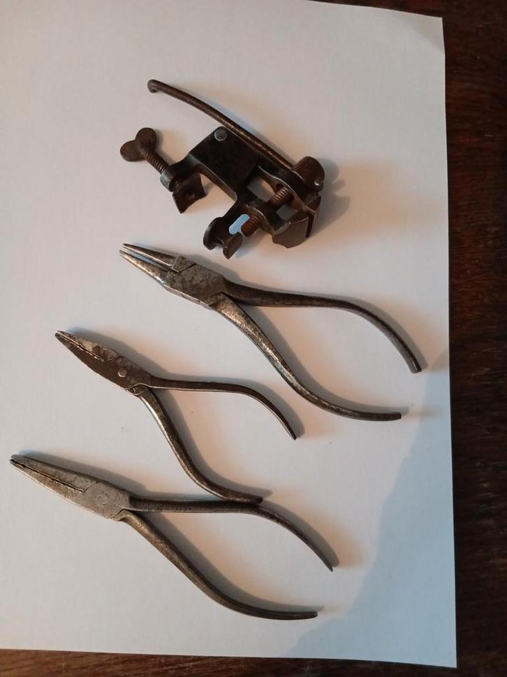Vintage Juweliersgereedschap: Tangen & Bankschroef, Antiek en Kunst, Antiek | Gereedschap en Instrumenten, Ophalen of Verzenden