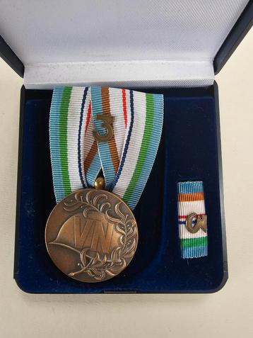 VN medaille Nederland met baton en cijfer 4. beschikbaar voor biedingen