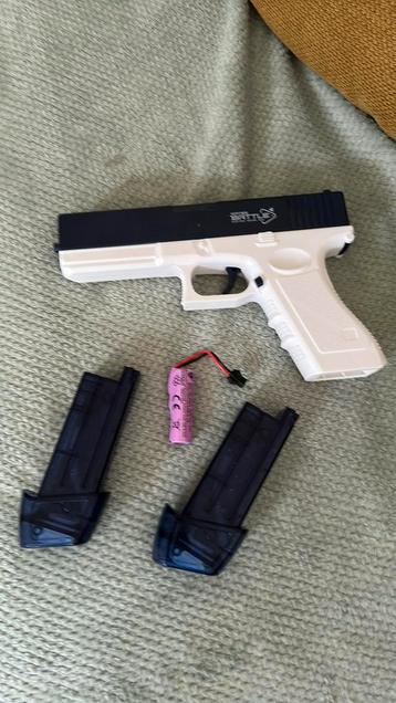 Elekrisch waterpistool beschikbaar voor biedingen