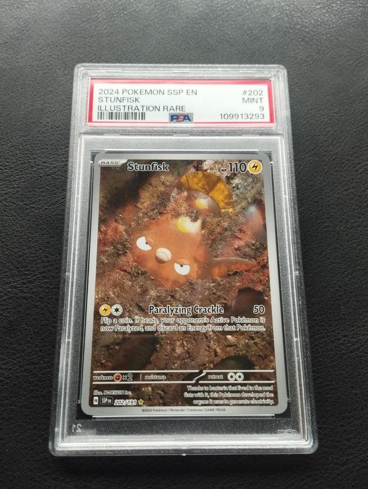 Stunfisk Holo Pokemon kaart PSA9 surging sparks Mint, Hobby en Vrije tijd, Verzamelkaartspellen | Pokémon, Zo goed als nieuw, Losse kaart