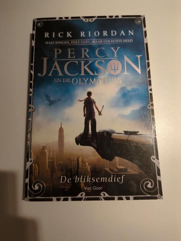 Percy Jackson 1: De Bliksemdief - Rick Riordan, Boeken, Fantasy, Gelezen, Ophalen of Verzenden