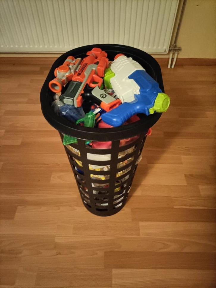 Grote set Nerf pistolen (11x) - incl. mand voor opbergen!, Kinderen en Baby's, Speelgoed | Buiten | Actiespeelgoed, Gebruikt, Ophalen
