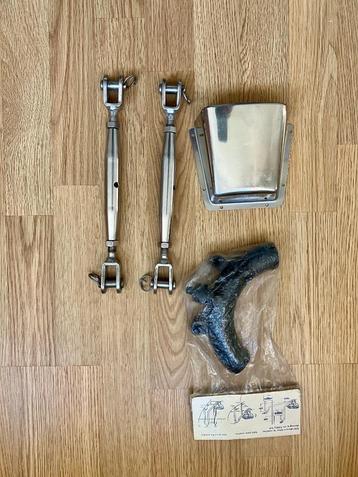 2 Fenderhouders en wandspanners en klein spul voor boot beschikbaar voor biedingen