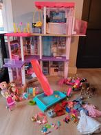 Groot barbiehuis met barbies en accessoires, Ophalen, Zo goed als nieuw, Poppenhuis