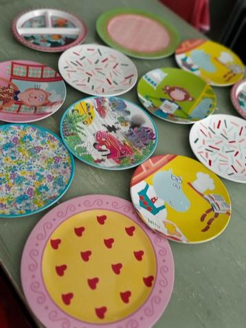 12 melamine borden  beschikbaar voor biedingen