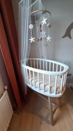 Kidsmill Lars Wiegje Wit / hout incl matras en hoeslakens, Kinderen en Baby's, Babywiegjes en Ledikanten, Ophalen, Zo goed als nieuw