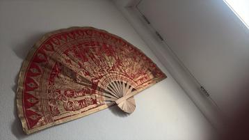 grote Indonesische Waaier Wanddecoratie beschikbaar voor biedingen