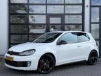 Volkswagen Golf 2.0 GTI DSG / LED / PANO / Leder / 19" / VOL, Gebruikt, Zwart, 4 cilinders, Wit