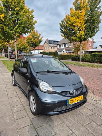 Toyota Aygo 1.0 12V 2010 Grijs beschikbaar voor biedingen