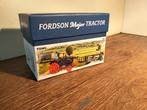 Te koop Britains Fordson E27 Major ., Hobby en Vrije tijd, Modelauto's | 1:32, Ophalen of Verzenden, Nieuw, Tractor of Landbouw