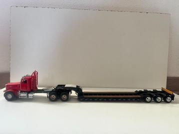 Rode Peterbilt met dieplader van First Gear beschikbaar voor biedingen