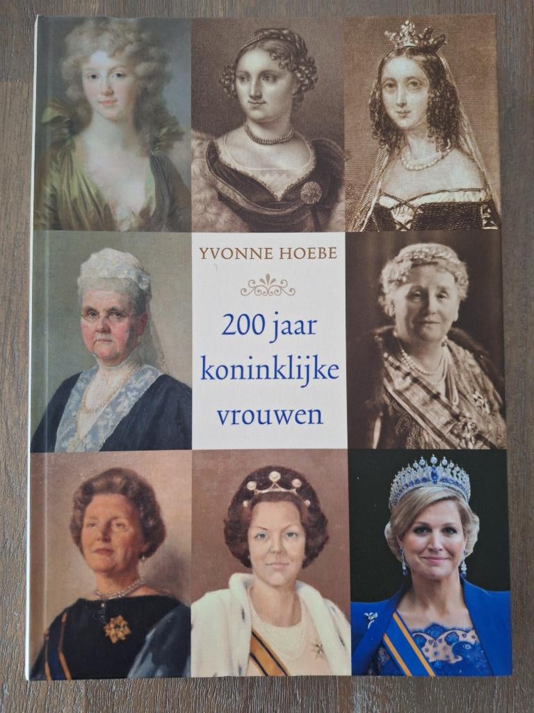 200 jaar koninklijke vrouwen - Yvonne Hoebe, Ophalen of Verzenden, Zo goed als nieuw, Nederland, Tijdschrift of Boek