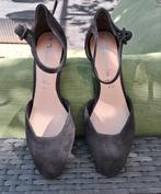 Tamaris pumps, maat 38; 2x gedragen; als nieuw, Ophalen of Verzenden, Zo goed als nieuw, Zwart
