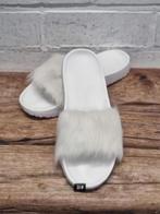 UGG - Prachtige lichtgewicht slippers maat 39 - Nieuw - Ugg, Kleding | Dames, Nieuw, Slippers, Ophalen of Verzenden, Wit