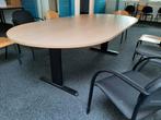Mooie zware houten ovale vergadertafel., Ophalen