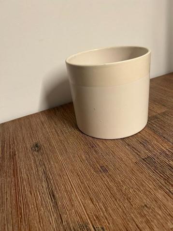 Bloempot  12 cm hoog  beschikbaar voor biedingen