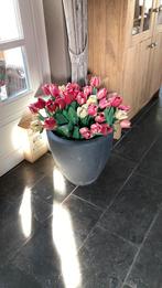2 grote potten met 94 zijden tulpen, Ophalen of Verzenden, Zo goed als nieuw