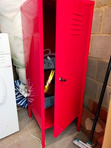 Rode Metalen Locker Kast beschikbaar voor biedingen