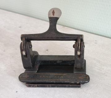 Zware Antieke Soennecken perforator beschikbaar voor biedingen
