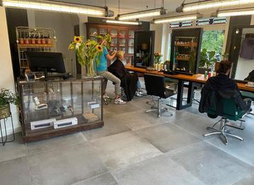 Chair rental hairdressers/barber beschikbaar voor biedingen