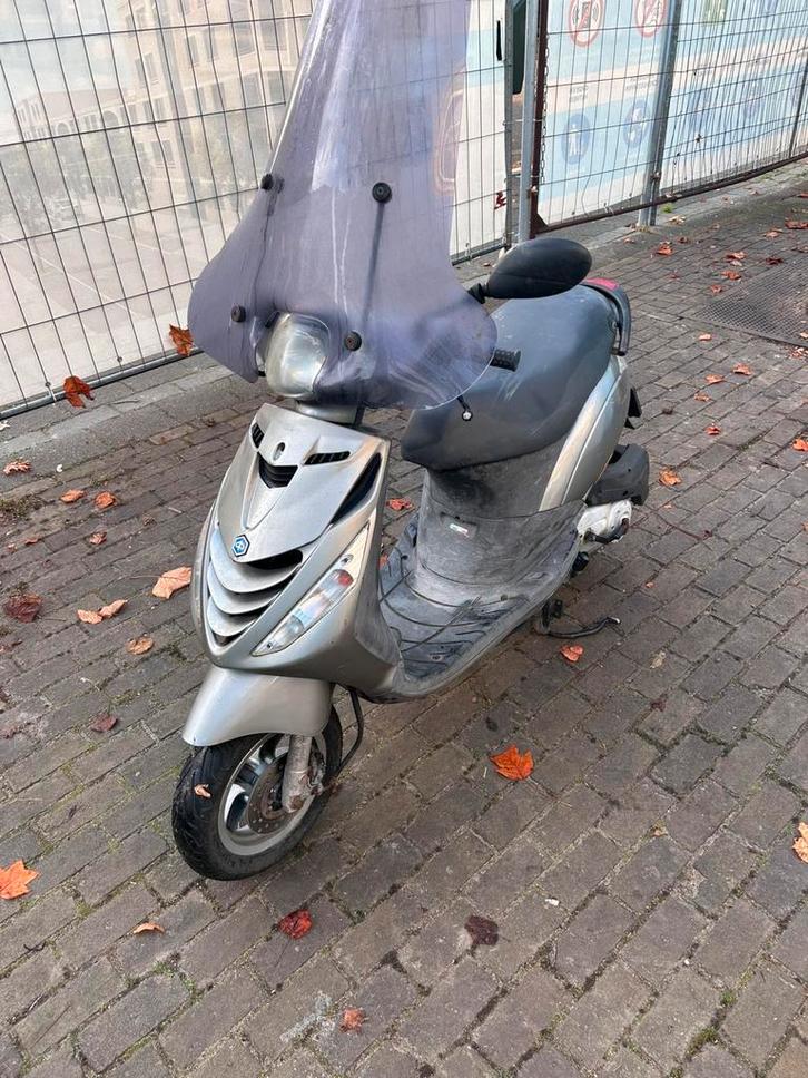 Piaggio Zip 2011, Fietsen en Brommers, Scooters | Piaggio, Gebruikt, Zip, Maximaal 25 km/u, Benzine, Ophalen
