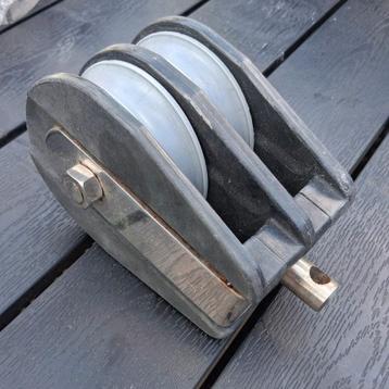 Katrol dubbel beschikbaar voor biedingen