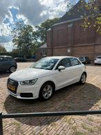 Audi A1 1.0 TSFI Sportback 2015 Wit 5 deurs, Voorwielaandrijving, Stof, A1, Zwart