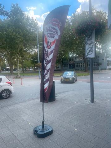 Reclame banner groot met voet beschikbaar voor biedingen