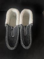 Nieuwe grijze gevoerde Vilten Pantoffels met ritsje maat 39, Kleding | Dames, Schoenen, Ophalen, Nieuw, Pantoffels of Sloffen