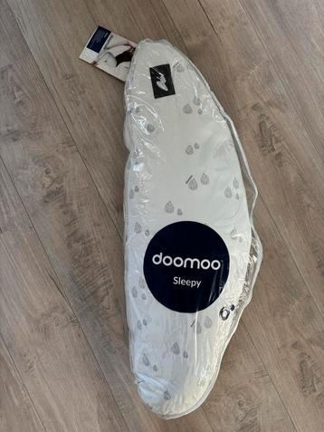 Doomoo Sleepy Zwangerschapskussen beschikbaar voor biedingen